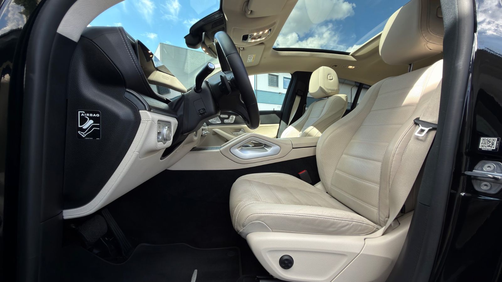 Lyst skinninteriør i Mercedes-Benz GLE