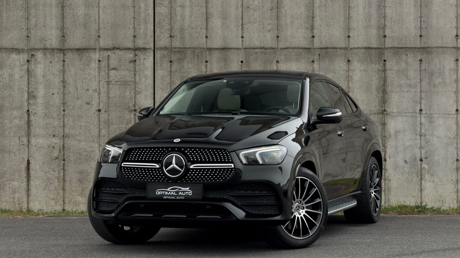 Svart Mercedes-Benz GLE Coupé fotografert hos Optimal Auto