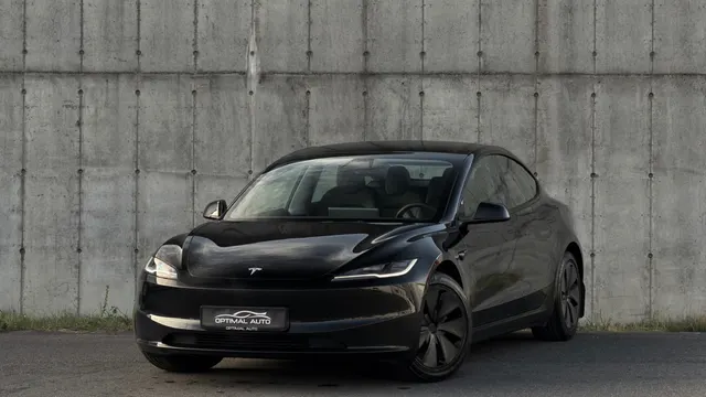 Tesla Model 3 2024