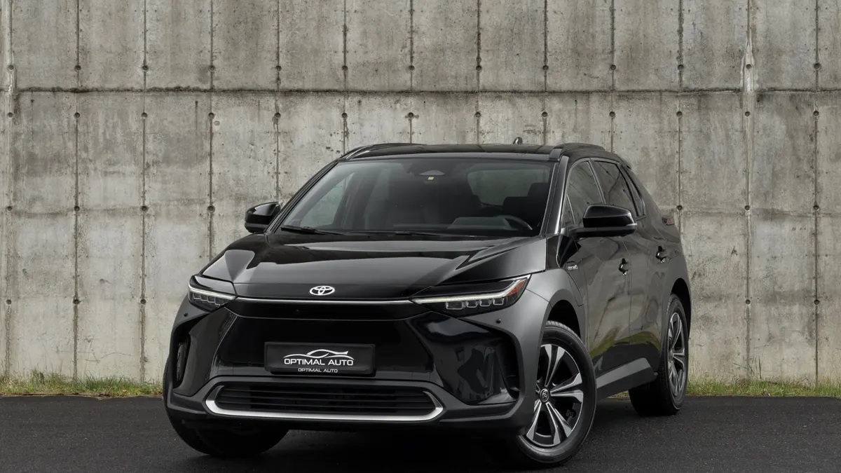 Toyota bZ4X 2023 – bilde 1 av 37